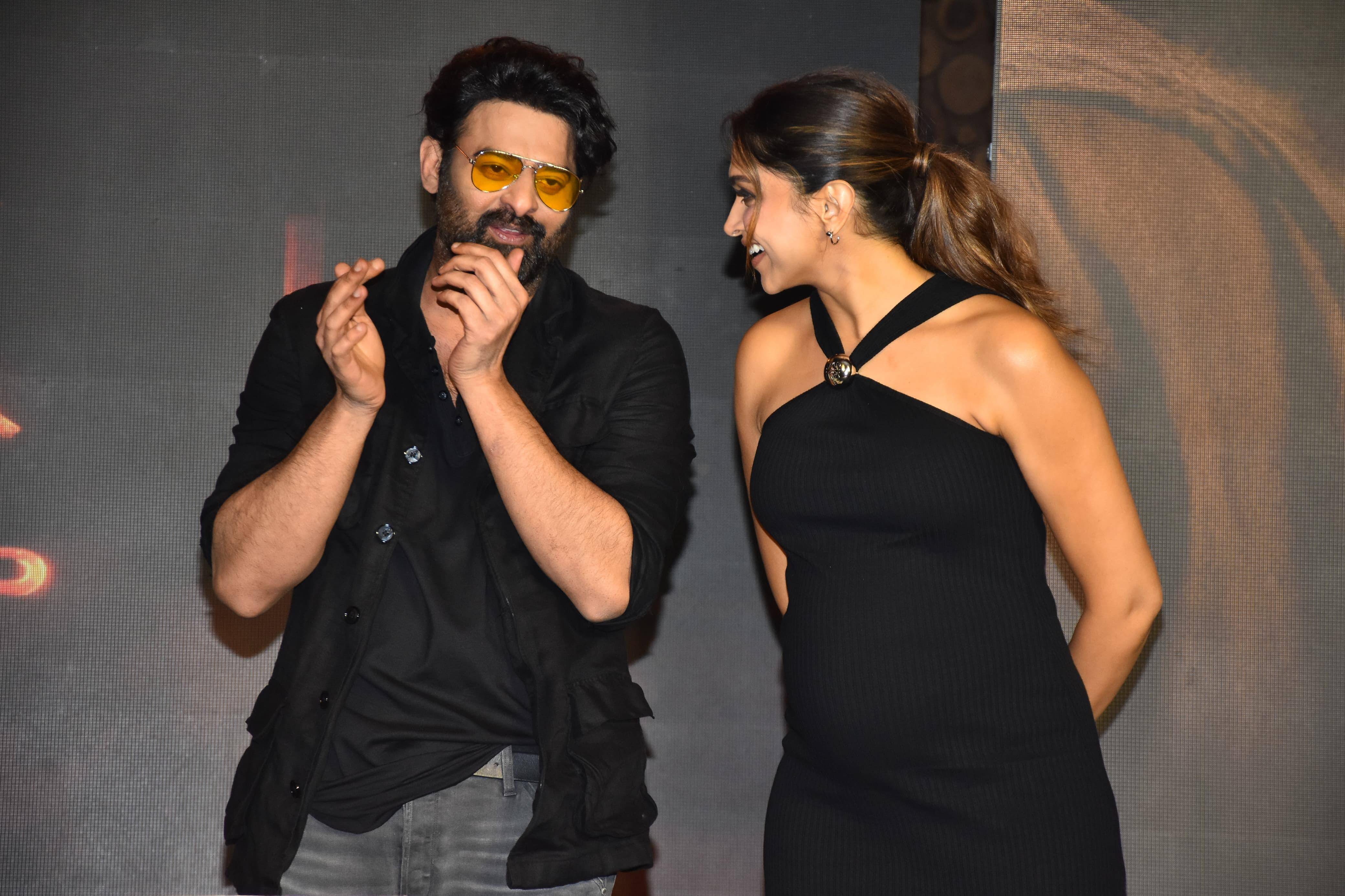 Kalki 2898 AD: 'प्रभास ने मुझे जो खाना खिलाया है उसकी वजह से मैं ऐसी हूं', अपने बढ़ते बेबी बंप को फ्लॉन्ट करते हुए बोलीं Deepika Padukone