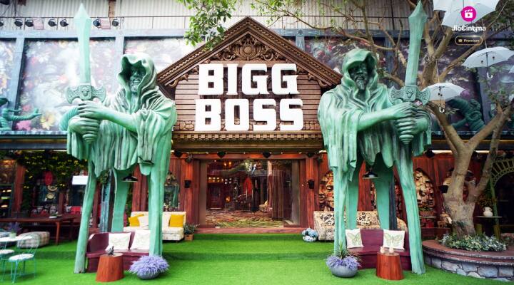 The entrance to the Bigg Boss OTT 3 house is a sight to behold, featuring two enormous guards perfectly aligned with this year's theme of locks and keys.
