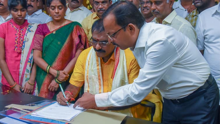 Andhra Pradesh Irrigation Minister Nimmala Ramanaidu said that a white paper on Polavaram project will be released soon Polavaram: పోలవరం ప్రాజెక్టుపై త్వరలో వైట్‌పేపర్‌-  జలవనరుల శాఖ మంత్రిగా నిమ్మల కీలక ప్రకటన