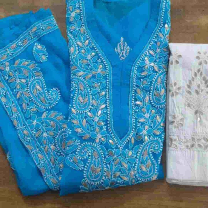 ਕਈ ਤਰ੍ਹਾਂ ਦੇ ਸਟਾਈਲਿਸ਼ ਪਹਿਰਾਵੇ ਪਹਿਨਦੇ ਹਨ। ਜਿਸ ਕਾਰਨ ਉਸ ਦੀ ਸ਼ਖਸੀਅਤ ਵਿਚ ਨਿਖਾਰ ਆਇਆ। ਇਸ ਨਾਲ ਉਨ੍ਹਾਂ ਦਾ ਆਤਮਵਿਸ਼ਵਾਸ ਵੀ ਵਧਦਾ ਹੈ।