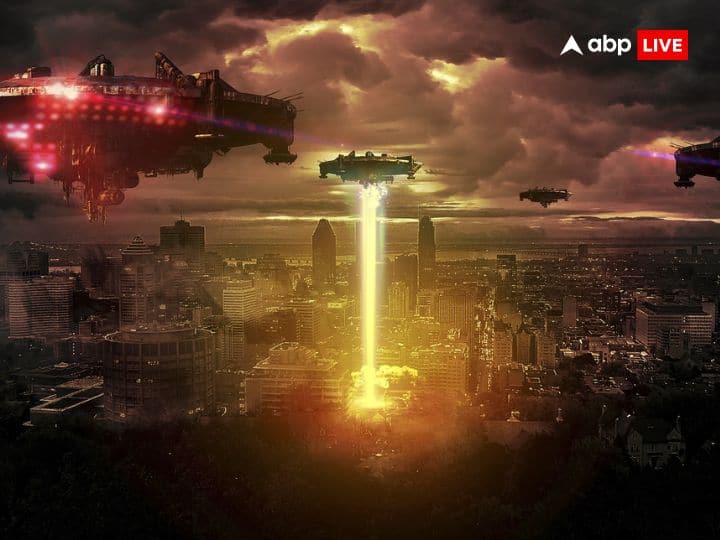 नास्त्रेदमस ने 2024 को प्राकृतिक आपदाओं का साल बताया है. उनके अनुसार साल 2024 में आकाश से तबाही बरस सकती है. कोई धूमकेतु धरती पर गिर सकता है और पूरी दुनिया बर्बाद हो सकती है.