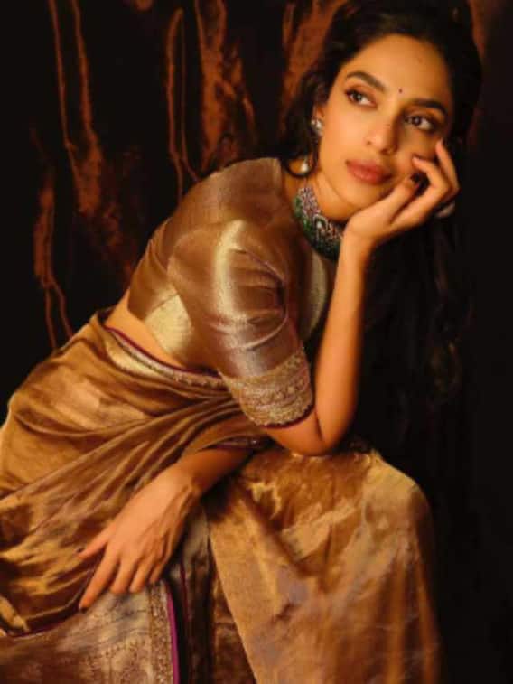 साड़ी पहननी है तो शोभिता धूलिपाला के ये लुक करें ट्राई