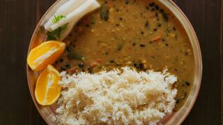 Green Dal Tadka: புரதச்சத்து நிறைந்த லன்ச் பாக்ஸ் ரெசிபி! பச்சை பயறு க்ரேவி செய்வது எப்படி?