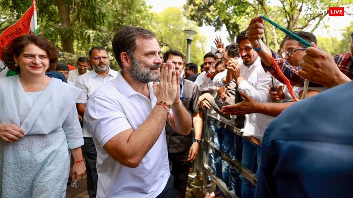 सफेद रंग की टी-शर्ट, शर्ट या कुर्ता पहनने के पीछे की खास वजह उन्होंने खुद बताई.