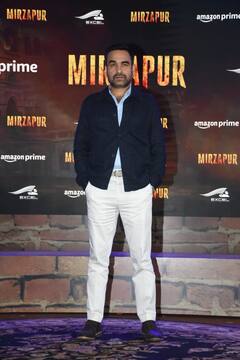 Mirzapur Season 3 Star Cast Pics: ऑल ब्लैक लुक में ‘गुड्डू पंडित’ का स्वैग, तो सूटबूट में नजर आए ‘कालीन भैया’, देखें बाकी स्टार्स का लुक