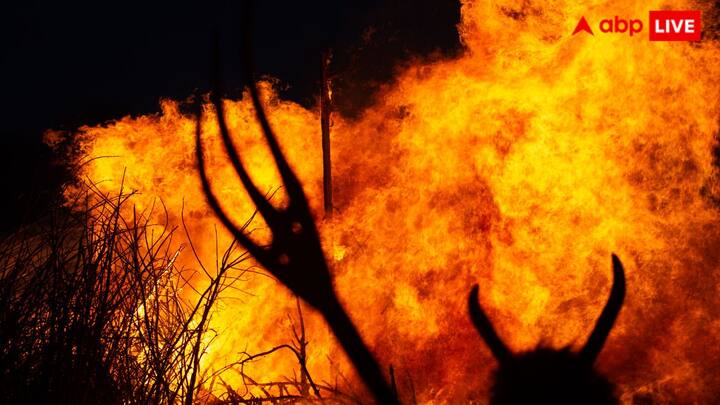 नास्त्रेदमस ने साल 2024 में भीषण गर्मी की भविष्यवाणी की थी. उनके अनुसार साल 2024 में कई जगह बाढ़, तो कहीं सूखा पड़ सकता है. इस साल का बढ़ता तापमान देखकर नास्त्रेदमस की ये भविष्यवाणी सच होती दिखाई दे रही है.