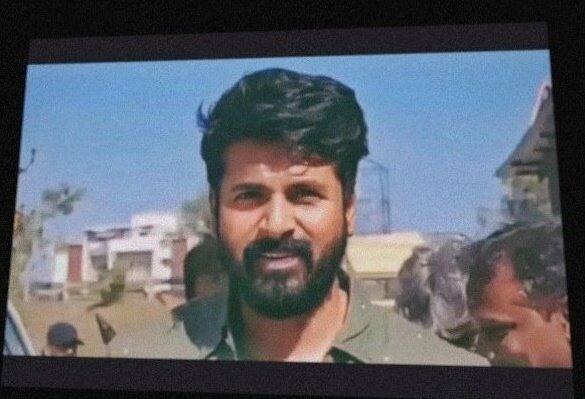 சிவகார்த்திகேயனின் 23 வது படத்தை ஏ ஆர் முருகதாஸ் இயக்கி வருகிறார். படத்தில் வித்யூத் ஜம்வால் வில்லனாக நடிக்க உள்ளதாக படக்குழு அறிவித்தது. படத்தின் எடிட் செய்யப்பட்ட ஃபர்ஸ்ட் ஷாட் புகைப்படம் தற்போது சிங்க நடை என்ற ஹாஷ்டாக் உடன் எக்ஸ் பக்கத்தில் வைரலாகி வருகிறது. படத்தின் டைட்டில் இதுவாக கூட இருக்கலாம் என சொல்லப்பட்டு வருகிறது.
