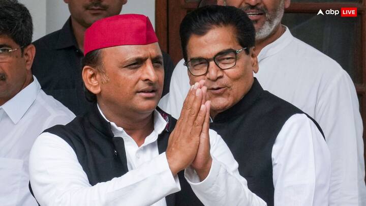 Akhilesh Yadav News: सपा के अध्यक्ष और यूपी के पूर्व सीएम अखिलेश यादव पूर्व में कह चुके हैं कि बागियों और धोखेबाजों पर जनता फैसला करेगी.