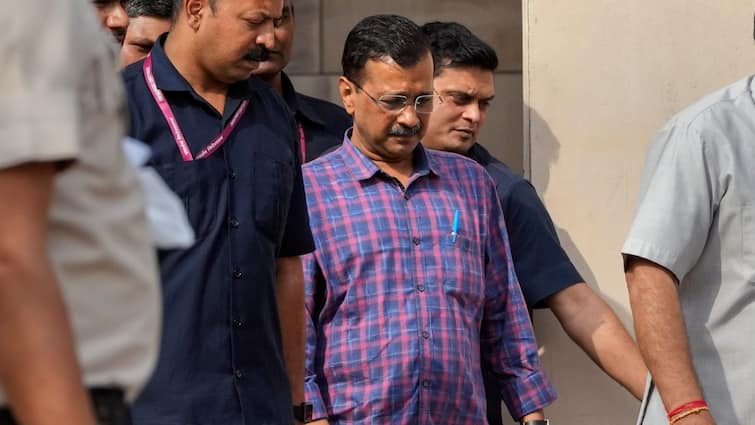 CBI arrested delhi cm arvind kejriwal from tihar jail in liquor ban  case  તિહાડ જેલમાંથી CBIએ મુખ્યમંત્રી અરવિંદ કેજરીવાલની ધરપકડ કરી, કાલે કોર્ટમાં રજૂ કરશે 