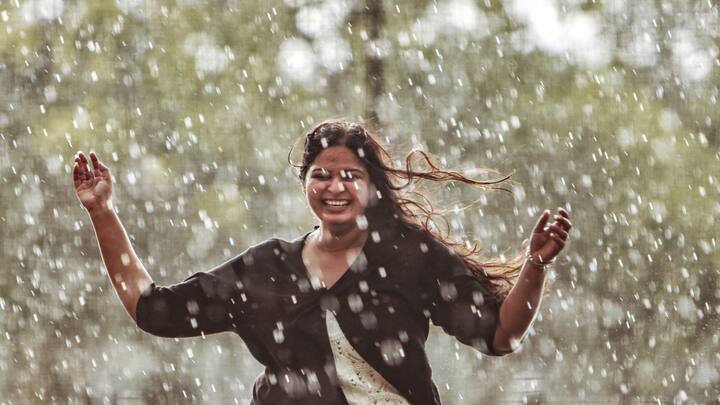 दिल्ली में 20 जून को बादल छाए रहेंगे और धूल भरी आंधी चलने की संभावना है.