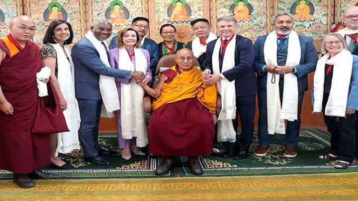 America Lawmakers Meeting Dalai Lama In India why China is upset இந்தியாவில் தலாய் லாமாவை சந்தித்த அமெரிக்க குழு.. அப்செட்டான சீனா.. என்ன மேட்டர்?