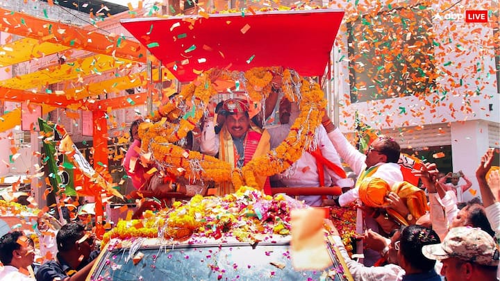 योग दिवस 2024 की पूर्व संध्या (20 जून, 2024) पर मोहन यादव ने शीर्षासन समेत कुछ आसन किए, जिससे जुड़ा वीडियो उन्होंने सोशल मीडिया पर भी शेयर किया.