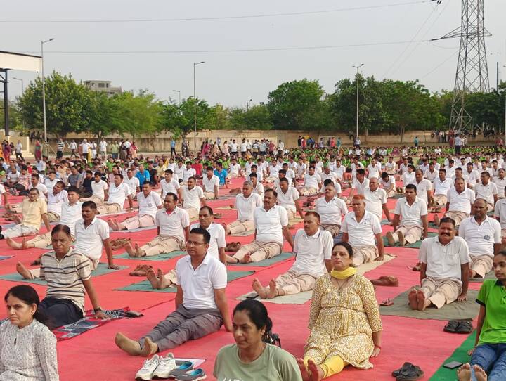 संभागीय आयुक्त उर्मिला राजोरिया ने बताया कि अंतर्राष्ट्रीय योग दिवस का कार्यक्रम सफल रहा.