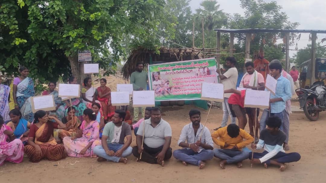 Adivasis Tribals facing issues in border between telangana and chhattisgarh Telangana News: అటు మావోయిస్టులు, ఇటు పోలీసుల ఆధిపత్య పోరులో బలవుతున్న అమాయకులు