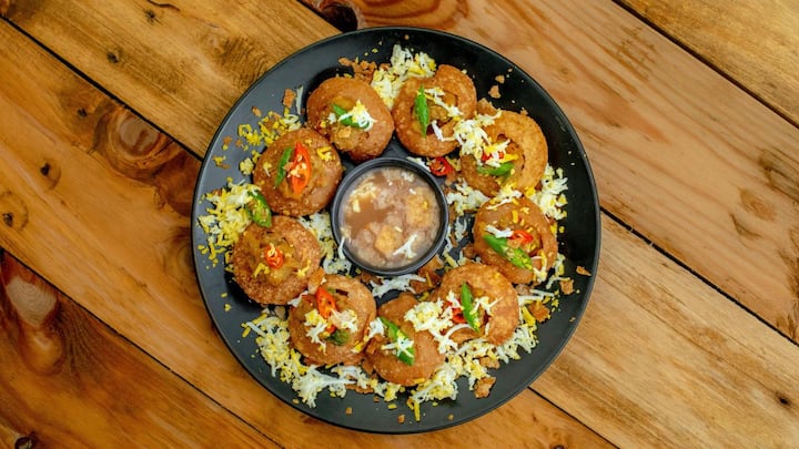 Pani Puri : உடல் எடையை அதிகரிக்காத வகையில் பானி பூரியை எப்படி செய்யலாம் என்பதற்கு சில டிப்களை வழங்குகிறார் சமையல் நிபுணர். அதன் விவரத்தை காணலாம்.