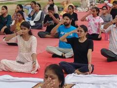 Photos: કોટામાં હજારો લોકોએ કર્યા એકસાથે યોગ, કલેક્ટર,એસપી અને વહીવટી અધિકારીઓએ પણ લીધો ભાગ