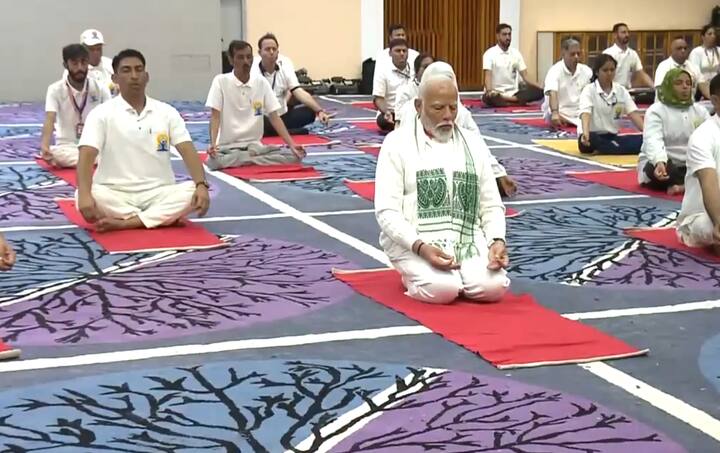 International Yog Day 2024 : आज जगभरात दहावा आंतरराष्ट्रीय योग दिन साजरा केला जातोय.