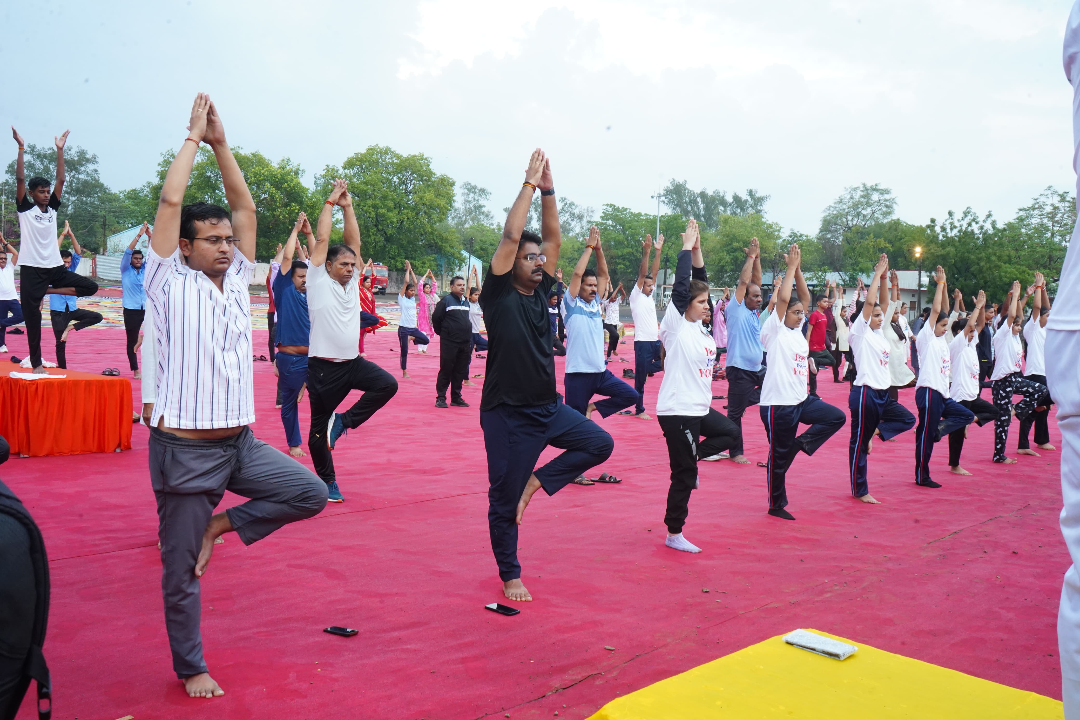 मुख्यमंत्री के शहर उज्जैन में योग दिवस की धूम, कलेक्टर-एसपी, सांसद और विधायक ने किया योगाभ्यास