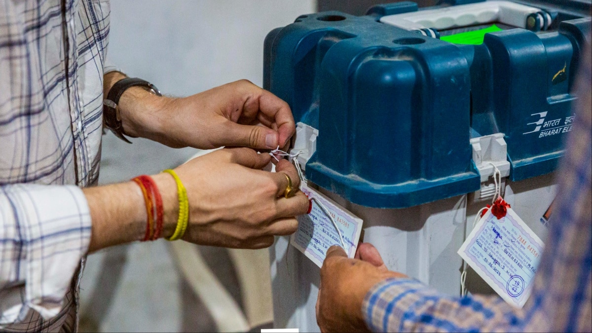 हरियाणा के करनाल-फरीदाबाद में 6 बूथों की EVM होगी चेक, कांग्रेस प्रत्याशियों ने जताई थी ये आशंका