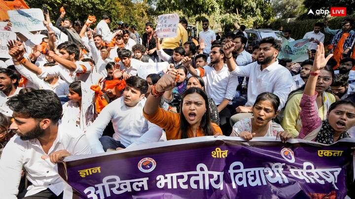 ABVP से पहले RSS के इंद्रेश कुमार ने बिना नाम लिए BJP को घेरा था. उन्होंने कहा था कि राम भक्त पार्टी अहंकारी हो गई थी, इसलिए 241 पर सिमट गई.