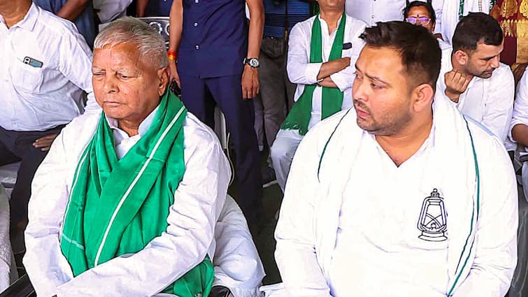 Lalu Prasad Yadav Attack on PM Modi Nitish Kumar on Bridge Collapsed Tejashwi Yadav Also Raised Question 15 दिन में 12 पुल गिरे, लालू बोले- 'नरेंद्र मोदी और नीतीश कुमार इसका दोष...', तेजस्वी ने भी दागे सवाल