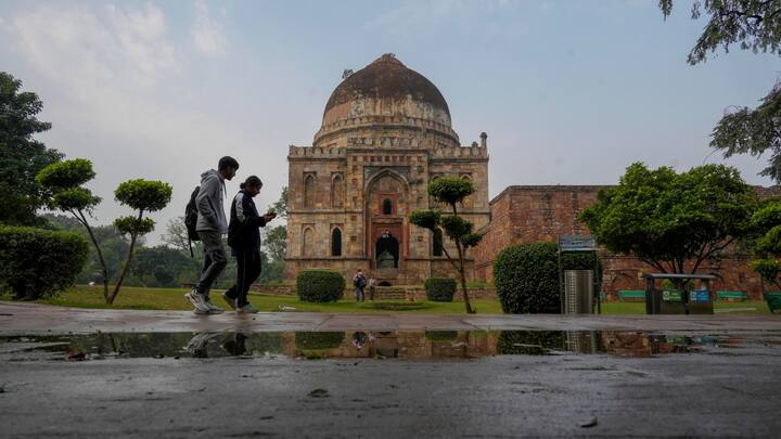 गुरुवार को हल्की बारिश और आंधी के कारण लू के प्रकोप में कमी आई. आर्द्रता 67 प्रतिशत से 46 प्रतिशत के बीच रही.