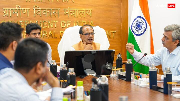 'मामा' के नाम से पूरे मध्य प्रदेश में मशहूर शिवराज सिंह चौहान को कृषि मंत्रालय के अलावा ग्रामीण विकास मंत्रालय भी मिला हुआ है.