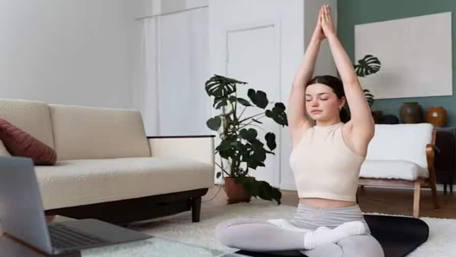 International Yoga Day 2024 it right or wrong to do yoga in ac room International Yoga Day 2024: AC અથવા નોન AC કઇ જગ્યા પર યોગ કરવા જોઇએ, જાણો તેના ફાયદા અને નુકસાન ?