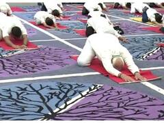 International Yoga Day 2024: PM ਮੋਦੀ ਦੇ ਯੋਗ ਦੀਆਂ ਤਸਵੀਰਾਂ ਆਈਆਂ ਸਾਹਮਣੇ, ਡਲ ਝੀਲ ਦੇ ਕਿਨਾਰੇ ਕੀਤਾ ਯੋਗਾ