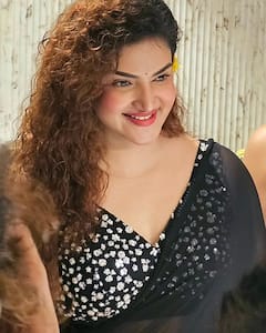 Honey Rose: బ్లాక్‌ చీరలో హనీ రోజ్‌ స్టన్నింగ్‌ లుక్‌ - ఆమెను ఇలా చూస్తే మతిపోవాల్సిందే