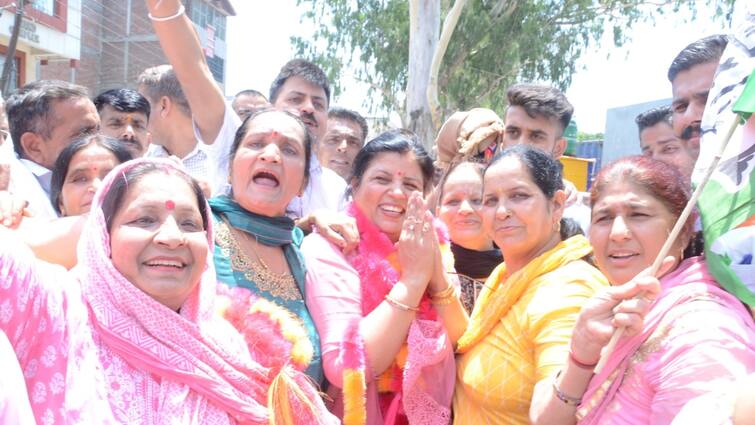 Dehra By Election 2024: Sukhvinder Singh Sukhu wife Kamlesh Thakur Attacks BJP ANN सुखविंदर सिंह सुक्खू की पत्नी कमलेश ठाकुर ने देहरा में शुरू किया कैंपेन, कहा- 'सीएम से करवाएंगे सारे काम'