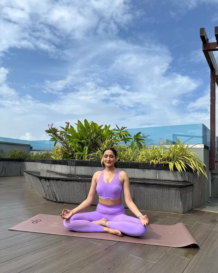 వరుణ్ తేజ్ - క్రిష్ కాంబినేషన్లో వచ్చిన 'కంచె'మూవీతో తెలుగు ప్రేక్షకులను మెప్పించిన ప్రగ్యా జైస్వాల్.. ఆ తర్వాత వరుస అవకాశాలు దక్కించుకుంది...హిట్స్ కొట్టింది కానీ...ఆమెకు ఆశించిన స్థాయిలో బ్రేక్ రాలేదు..