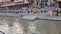 IN Pics: योग दिवस के मौके पर ऋषिकेश में गंगा के किनारे विदेशियों ने किया योग, देखे तस्वीरें