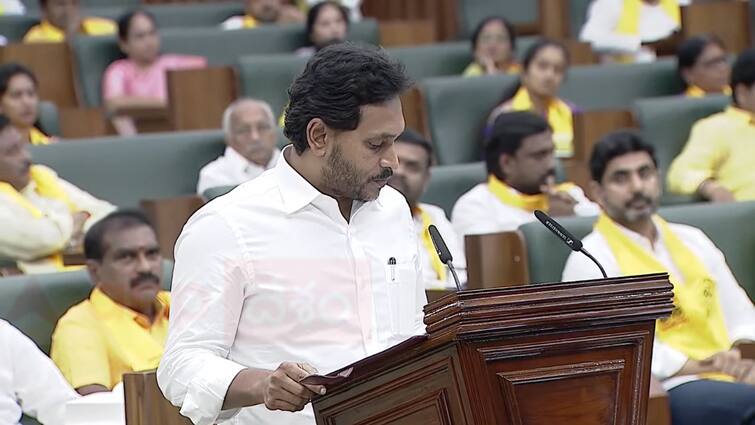 YCP chief Jagan Mohan Reddy took oath as a MLA in the Andhra Pradesh Assembly Jagan Oath Taking As MLA: జగన్ ప్రమాణ స్వీకారంలో ట్విస్ట్‌- వైసీపీ కోరిక మేరకు మంత్రుల తర్వాతే ప్రమాణం