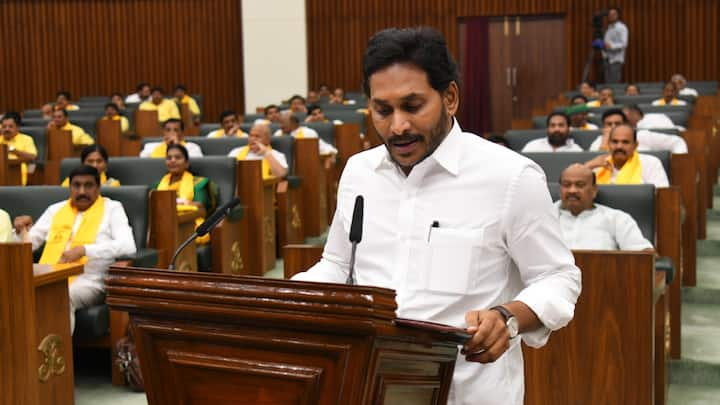 YS Jagan takes oath as MLA: పులివెందుల నుంచి గెలిచిన వైఎస్ జగన్ మోహన్ రెడ్డి ఎమ్మెల్యేగా ప్రమాణం చేశారు. ఏపీ సీఎం చంద్రబాబు, డిప్యూటీ సీఎం పవన్ కళ్యాణ్, ఇతర మంత్రుల అనంతరం జగన్ ప్రమాణం చేశారు.