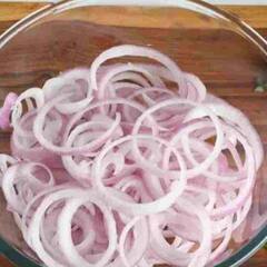 Raw Onion : ਰੋਜ਼ਾਨਾ ਕੱਚਾ ਪਿਆਜ਼ ਖਾਣਾ ਸਵਾਦ ਦੇ ਨਾਲ-ਨਾਲ ਸਿਹਤ ਲਈ ਵੀ ਹੁੰਦਾ ਹੈ ਫਾਇਦੇਮੰਦ