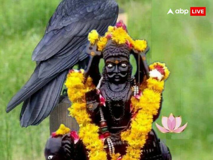 शनि की साढ़ेसाती का पहला चरण मीन राशि पर शुरु हो जाएगा. जिससे मीन राशि वालों को कई तरह की दिक्कतों का सामना करना पड़ सकता है. साथ ही कुंभ और मेष राशि वालों पर शनि की साढ़ेसाती का असर रहेगा.