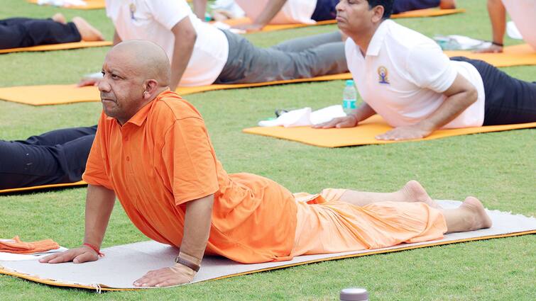 International Yoga Day UP CM Yogi Adityanath Governor Perform Yoga Lucknow UP CM Yogi Adityanath & Governor Anandiben Lead Yoga Day Celebrations In Lucknow — WATCH