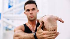 वर्कआउट करने के बाद आपके भी हाथों में होता है दर्द, तो इस एक्सरसाइज को करने से मिलेगा आराम