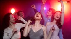 Farewell Party: फेयरवेल पार्टी पर आप भी खूबसूरत दिखना चाहती है, तो इन ड्रेसेज को जरूर करें ट्राई