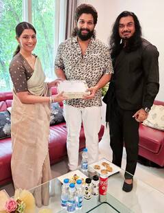 Allu Arjun: అల్లు అర్జున్‌కు వరలక్ష్మి ఆహ్వానం... కాబోయే భర్తతో హైదరాబాద్ వచ్చిన జయమ్మ