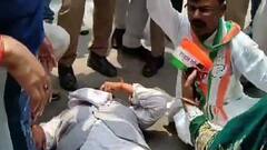 नीट परीक्षा के रिजल्ट में गड़बड़ी को लेकर कांग्रेस का प्रदर्शन, सड़क पर लेटकर जताया विरोध