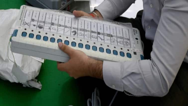 Trouble in voting machines Election Commission's big decision, EVMs will be checked Lok Sabha Elections 2024 : ਵੋਟਿੰਗ ਮਸ਼ੀਨਾਂ 'ਚ ਗੜਬੜੀ? ਚੋਣ ਕਮਿਸ਼ਨ ਦਾ ਵੱਡਾ ਫੈਸਲਾ, ਈਵੀਐਮਜ਼ ਦੀ ਹੋਵੇਗੀ ਜਾਂਚ