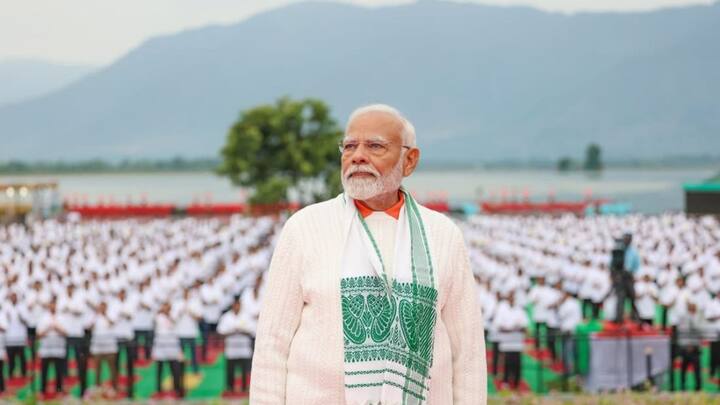 దేశవ్యాప్తంగా అంతర్జాతీయ యోగ దినోత్సవ వేడుకలు జరిగాయి. పలు చోట్ల ప్రత్యేక కార్యక్రమాలు నిర్వహించారు. ఈ సారి ప్రధాని నరేంద్ర మోదీ జమ్ముకశ్మీర్లోని శ్రీనగర్లో జరిగిన అంతర్జాతీయ యోగ దినోత్సవంలో పాల్గొన్నారు.