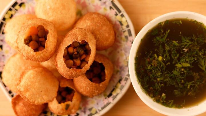 கோல்கப்பா அல்லது பானி பூரியை குறைந்த கலோரியிலான சிறப்பான சுவையான உணவாக மாற்றலாம்.சரியான அளவில் இதனை உட்கொள்ளும்போது, ‘பர்கர்கள், பீஸ்ஸாக்கள், மஞ்சூரியன், சீஸ் கார்ன் ரோல்’ போன்ற பிற விருப்பங்களுடன் அதனை ஒப்பிட்டுப் பார்த்தால், அது நிச்சயமாக குறைந்த கலோரி கொண்ட உணவாக இருக்கும். பானி பூரியை அளவோடு சாப்பிடுங்கள்.