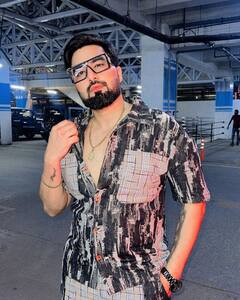 Bigg Boss OTT 3: दो पत्नियों वाला ये यूट्यूबर अब बिग बॉस में मचाएगा धमाल, असल जिंदगी में जीता है राजाओं वाली लाइफ!