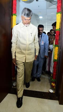 శభాష్‌ నాయుడు, అవమాన పడ్డ అసెంబ్లీకి అఖండ విజయంతో రాక