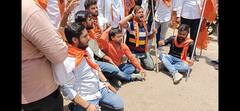 कानपुर में डीएम ऑफिस के बाहर ABVP कार्यकर्ताओं का प्रदर्शन, NTA का फूंका पुतला