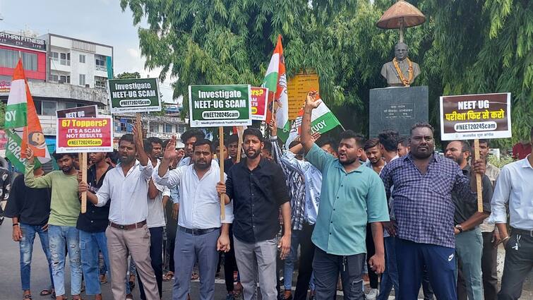 MP Youth Congress workers protested in Bhopal regarding NEET UG Results 2024 ANN NEET UG 2024: नीट के छात्रों को मिला एमपी कांग्रेस का समर्थन, पार्टी के यूथ विंग ने भोपाल में धरना कर दी चेतवानी
