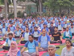 एम्स में भी मनाया गया अंतरराष्ट्रीय योग दिवस, 3 हजार लोगों ने एक साथ किया योगाभ्यास